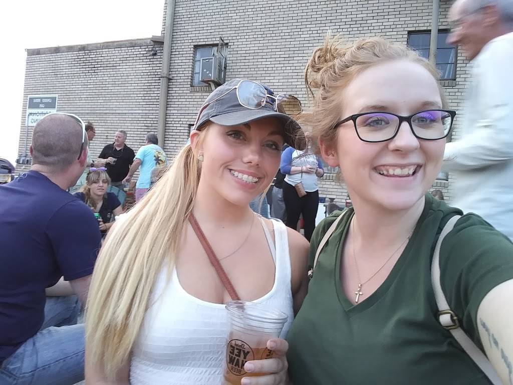 Riverside Taphouse | restaurant | 635 E Elk Ave, Elizabethton, TN 37643, USA | 4232135564 OR +1 423-213-5564