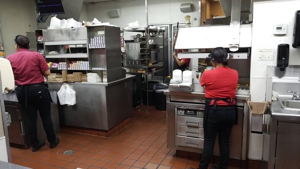 Jack in the Box | restaurant | 1190 E, CA-1, Long Beach, CA 90806, USA | 5625913868 OR +1 562-591-3868