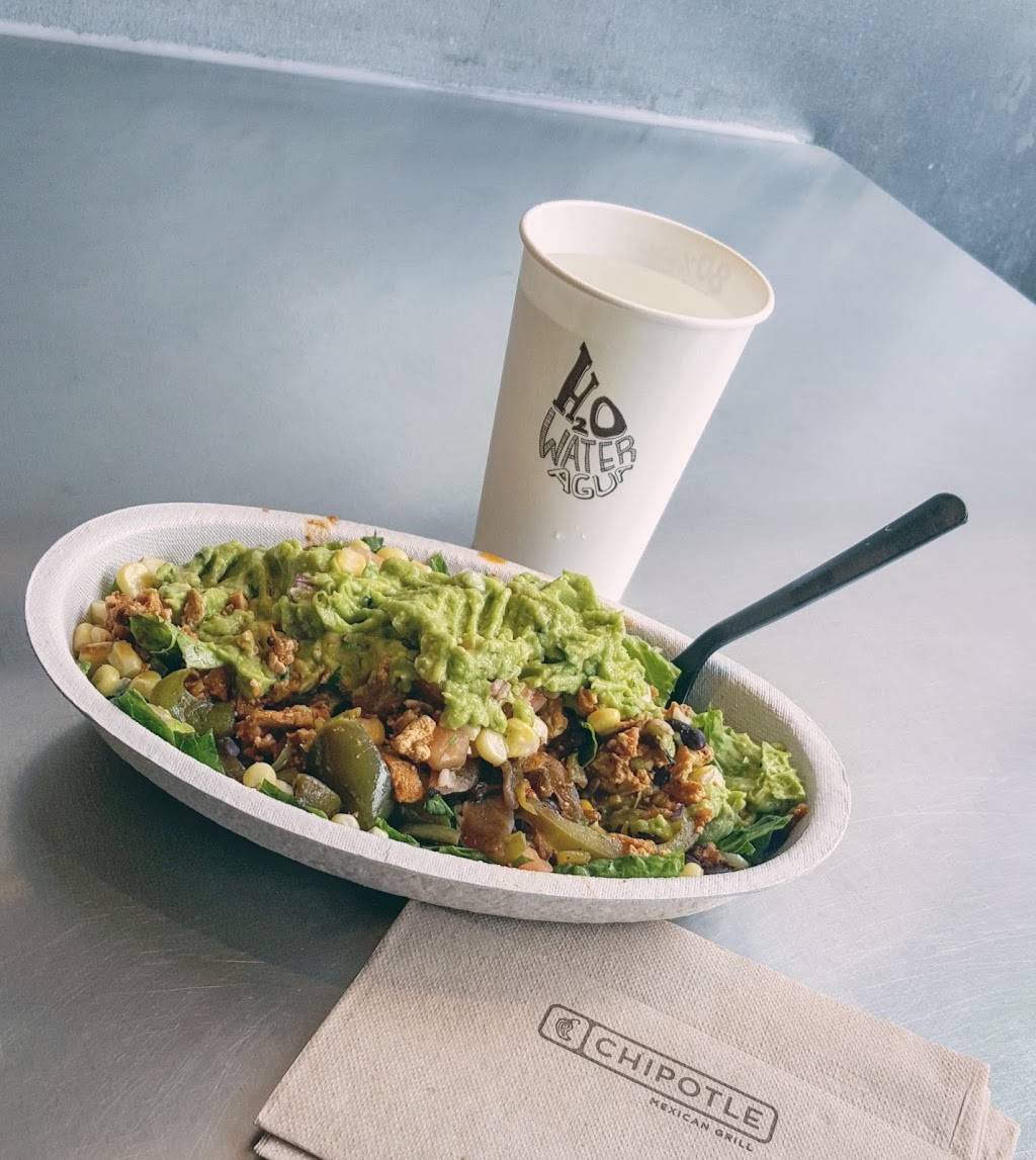 Chipotle Mexican Grill | restaurant | 3181 N Broadway, Chicago, IL 60657, USA | 7735255250 OR +1 773-525-5250