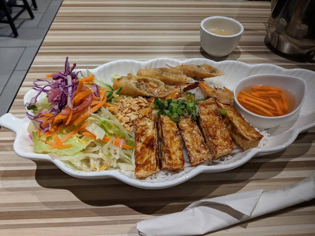 Pham Le Kitchen | restaurant | 1261 Stittsville Main St, Stittsville, ON K2S 2E4, Canada | 6134351018 OR +1 613-435-1018