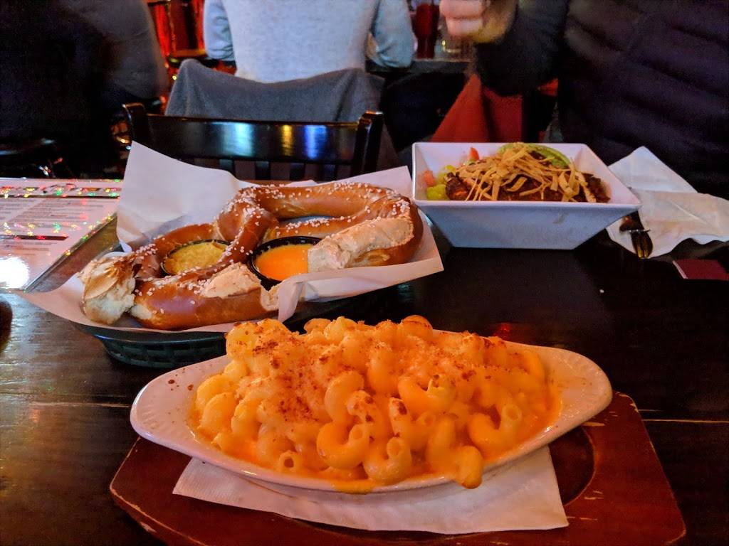 Cleos Bar And Grill | restaurant | 1935 W Chicago Ave, Chicago, IL 60622, USA | 3122435600 OR +1 312-243-5600