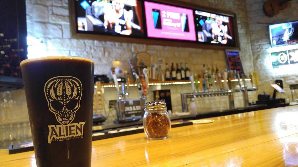 Halftime Pizza | restaurant | 7126 Tezel Rd, San Antonio, TX 78250, USA | 2105212990 OR +1 210-521-2990