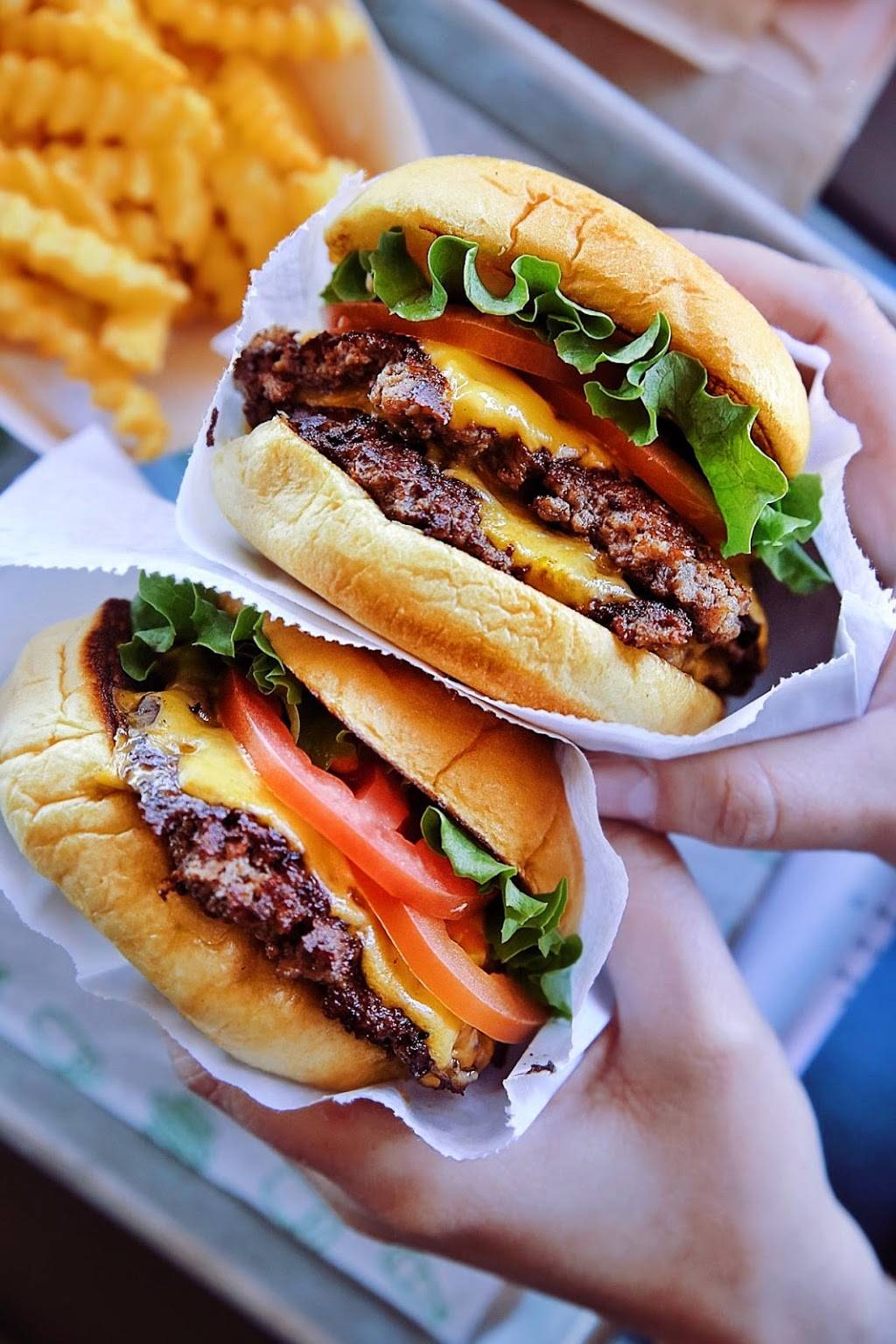 Shake Shack | restaurant | 7427 San Pedro Ave, San Antonio, TX 78216, USA | 2102774770 OR +1 210-277-4770