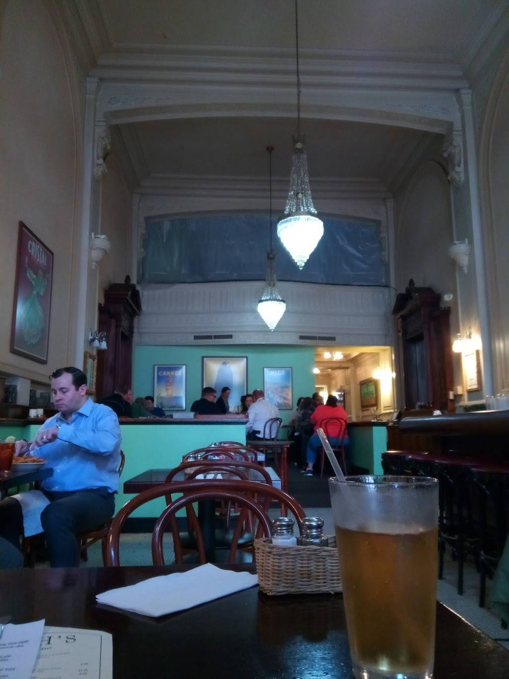 Cavanaughs Restaurant | restaurant | 703 N Market St, Wilmington, DE 19801, USA | 3026564067 OR +1 302-656-4067