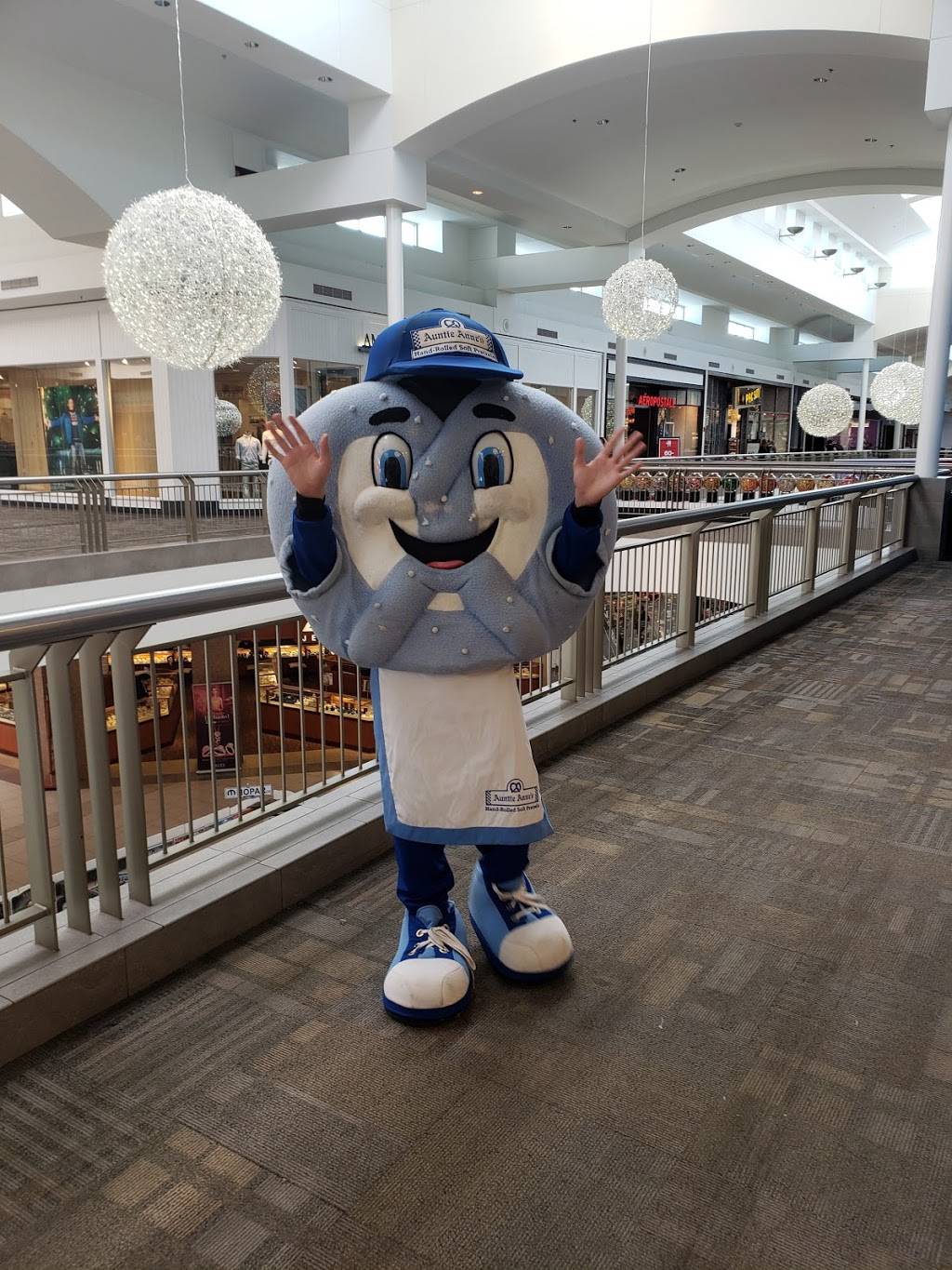 Auntie Annes | cafe | 11200 Lakeline Mall Dr Space OJ09, Cedar Park, TX 78613, USA | 5129968187 OR +1 512-996-8187