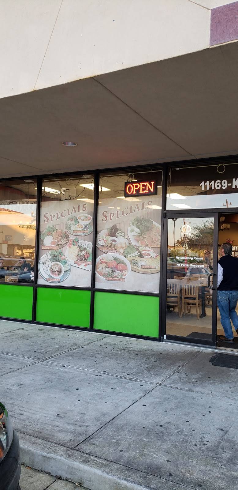 Banh Cuon Hoa #2 | restaurant | 11169 Beechnut St, Houston, TX 77072, USA | 2814959556 OR +1 281-495-9556