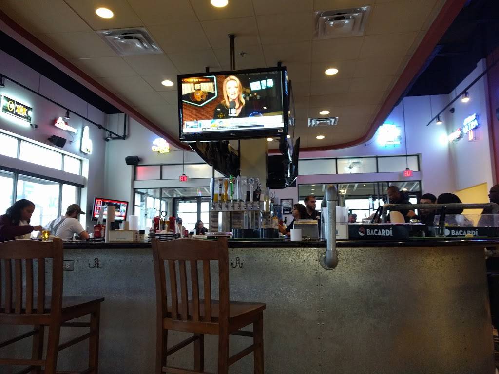 Pluckers Wing Bar | restaurant | 4000 Bagpiper Way Ste 140, Arlington, TX 76018, USA | 8177842473 OR +1 817-784-2473