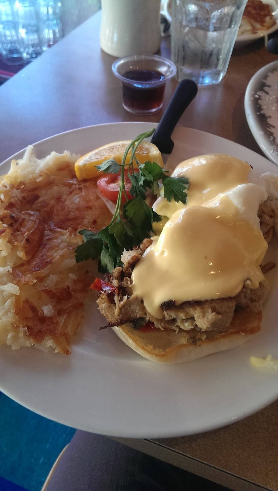 Big Chicks | night club | 5024 N Sheridan Rd, Chicago, IL 60640, USA | 7737285511 OR +1 773-728-5511