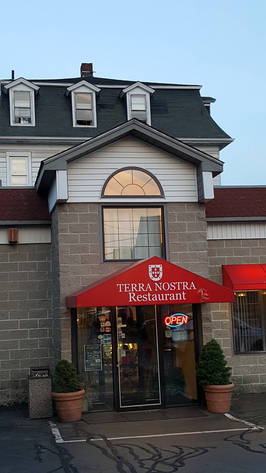 Terra Nostra Restaurant | restaurant | 262 Rodman St, Fall River, MA 02721, USA | 5086779878 OR +1 508-677-9878