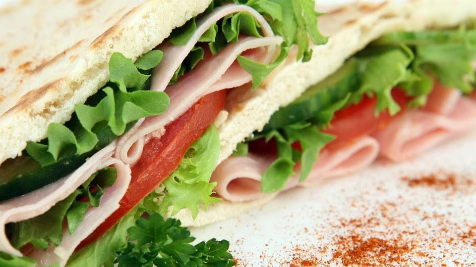 The Lunch Bag Deli Cafe | meal takeaway | 2601 Matheson Blvd E, Mississauga, ON L4W 5A8, Canada | 9052386262 OR +1 905-238-6262