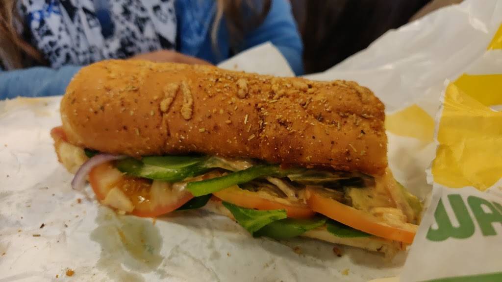 Subway Restaurants | restaurant | 4835 Calhoun Rd Suite D, Houston, TX 77004, USA | 2818886311 OR +1 281-888-6311