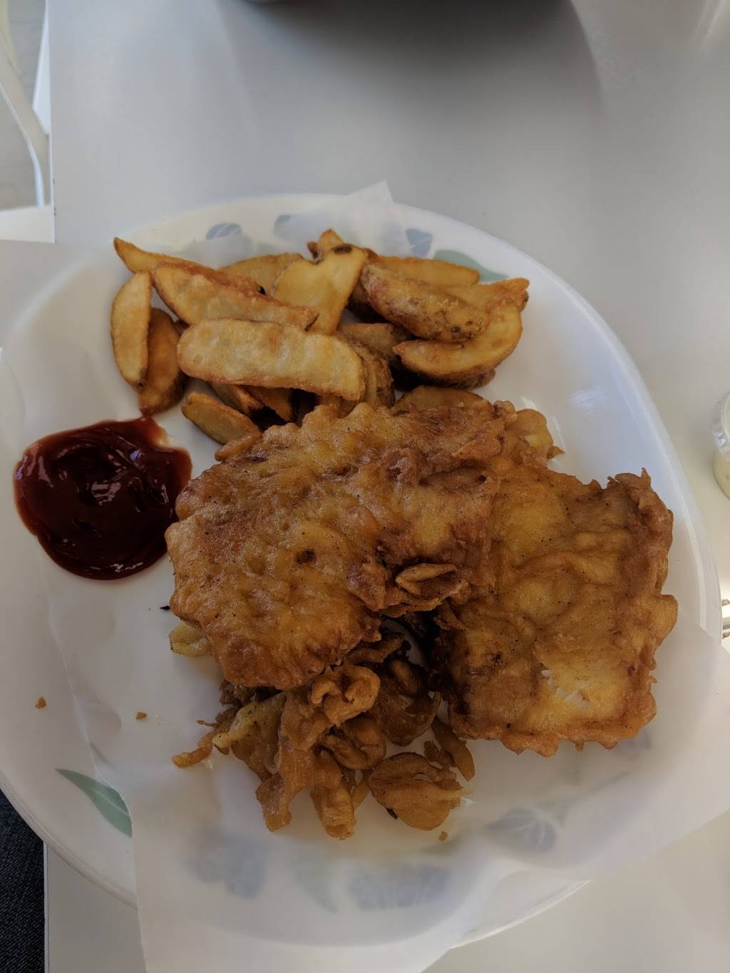 Royal Guard Fish & Chip | restaurant | 389 Main St, Danbury, CT 06810, USA | 2037911635 OR +1 203-791-1635