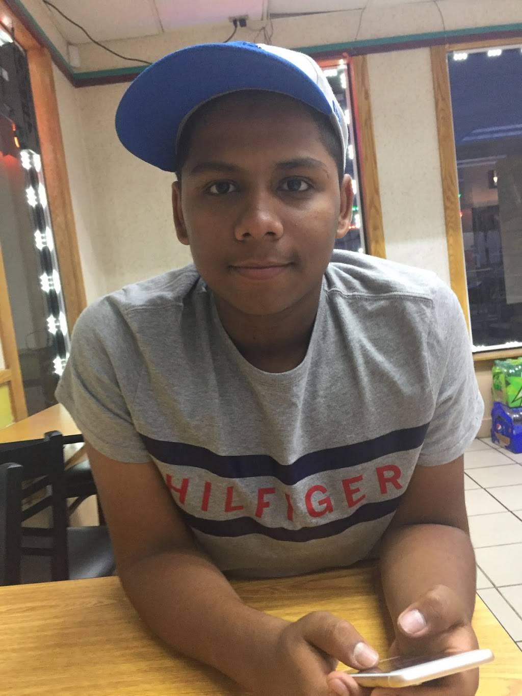 U S Fish and chicken | restaurant | 10301 Joseph Campau Ave, Hamtramck, MI 48212, USA | 3132859955 OR +1 313-285-9955