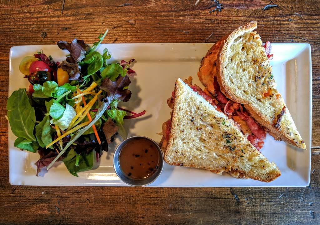 Ricos American Bar & Grill | restaurant | 7677 N 16th St, Phoenix, AZ 85020, USA | 6029975850 OR +1 602-997-5850