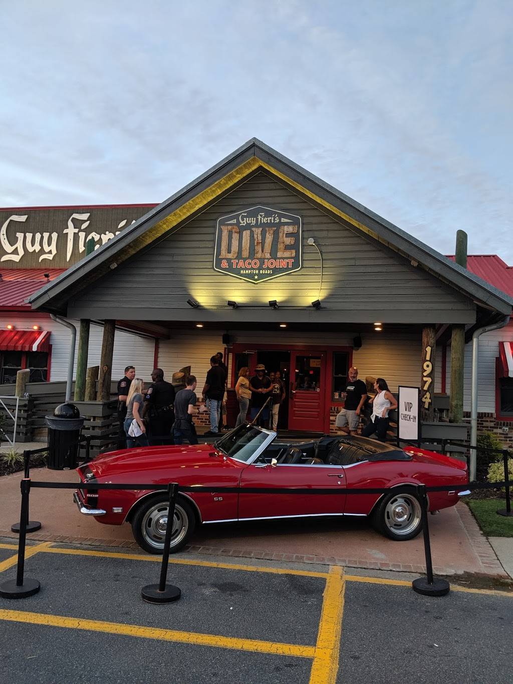 Guy Fieris Dive & Taco Joint | restaurant | 1976 Power Plant Pkwy Suite C, Hampton, VA 23666, USA | 7579021613 OR +1 757-902-1613