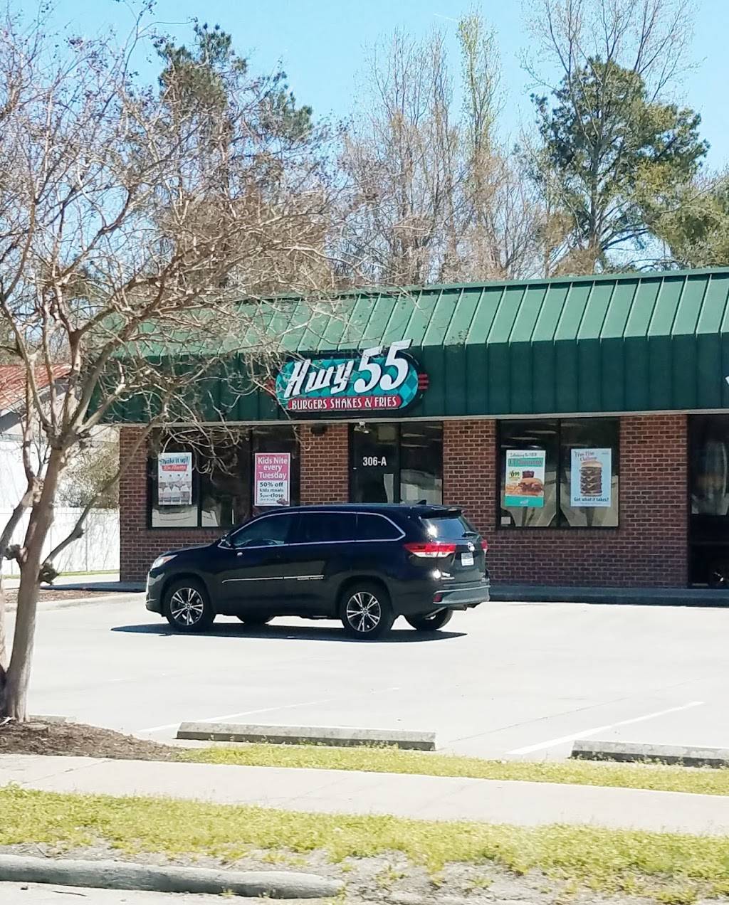 Hwy 55 Burgers Shakes & Fries | restaurant | 306 S Church St, Kenly, NC 27542, USA | 9192840450 OR +1 919-284-0450
