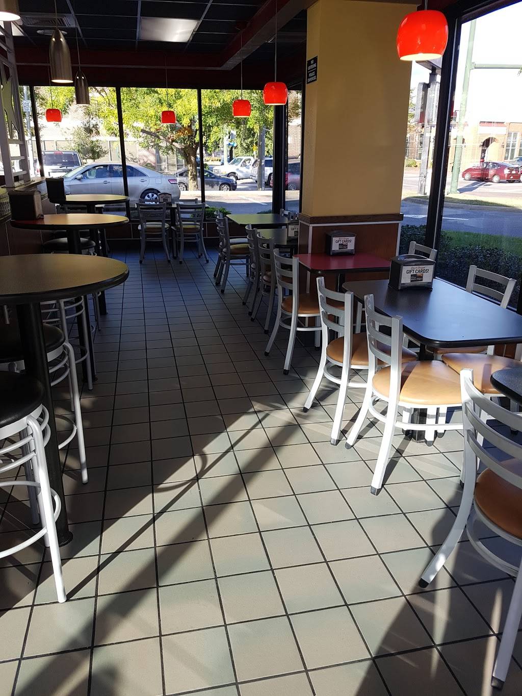 Hardees | restaurant | 505 W 21st St, Norfolk, VA 23517, USA | 7576253003 OR +1 757-625-3003