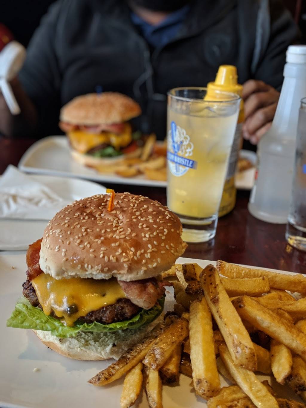 Southside Restaurant & Bar | restaurant | 6061 Hwy 7, Markham, ON L3P 3B2, Canada | 9052097694 OR +1 905-209-7694