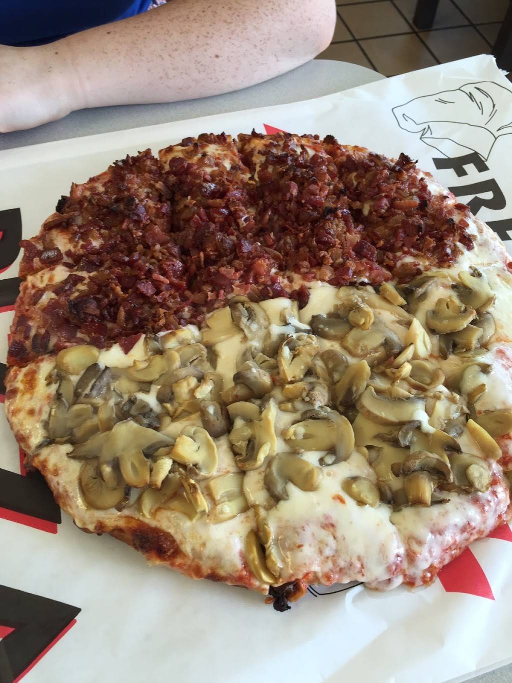 Tarks Pizza | restaurant | 429 S California St, Galveston, IN 46932, USA | 5746997115 OR +1 574-699-7115