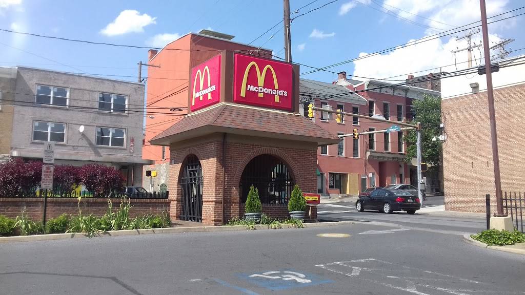 McDonalds | cafe | 210 W King St, Lancaster, PA 17601, USA | 7172996699 OR +1 717-299-6699