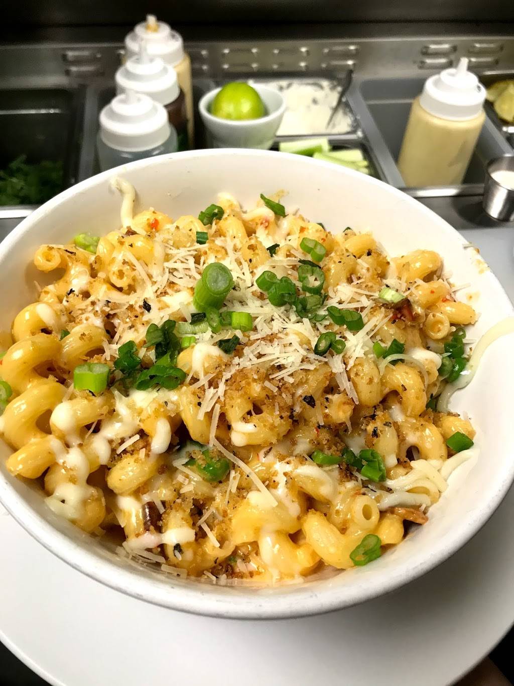 Dinos Riverwest | restaurant | 808 E Chambers St, Milwaukee, WI 53212, USA | 4145629171 OR +1 414-562-9171