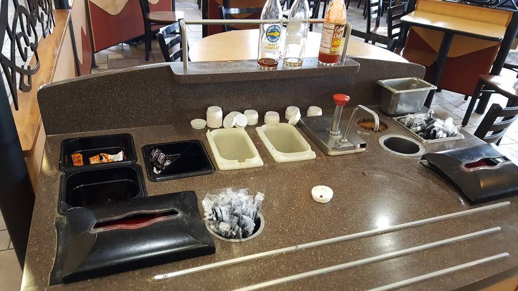 Tacobell long John silvers | restaurant | 10832 S Crossroads Dr, Parker, CO 80134, USA | 3038404778 OR +1 303-840-4778