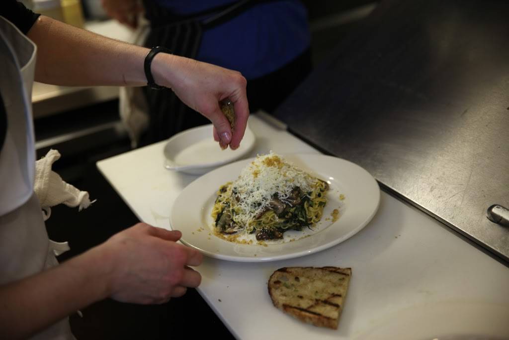 Molly’s Kitchen and Bar | restaurant | 110 W Market St, Mt Carroll, IL 61053, USA | 8159060052 OR +1 815-906-0052