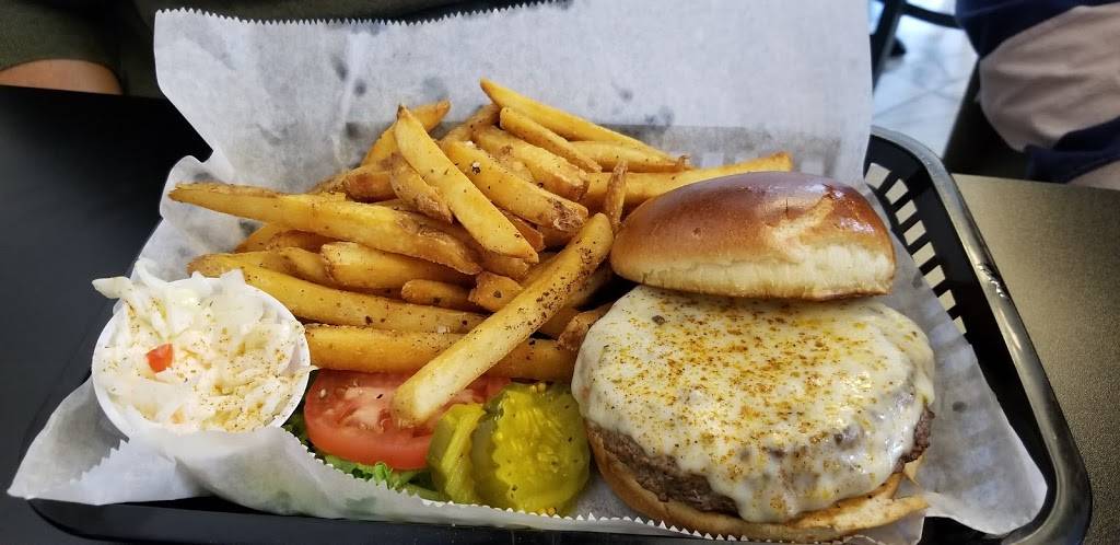 Alexander Bullitts Brewery & BBQ | restaurant | 131 N 3rd St, Bardstown, KY 40004, USA | 5023316177 OR +1 502-331-6177