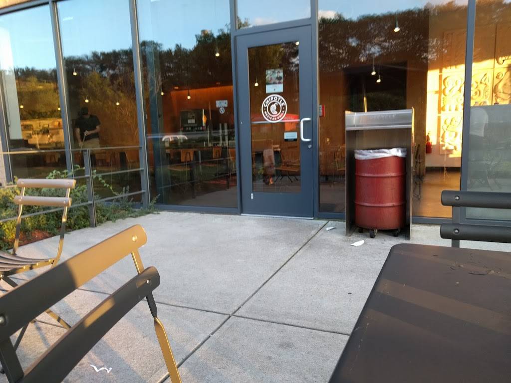 Chipotle Mexican Grill | restaurant | 5 Franklin Village Drive, Franklin, MA 02038, USA | 5088038560 OR +1 508-803-8560