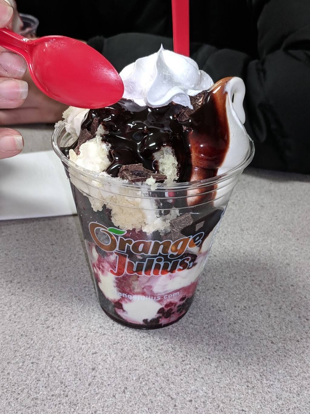 Dairy Queen | restaurant | 2425 Truscott Dr Unit 13a, Mississauga, ON L5J 2B4, Canada | 9058233439 OR +1 905-823-3439