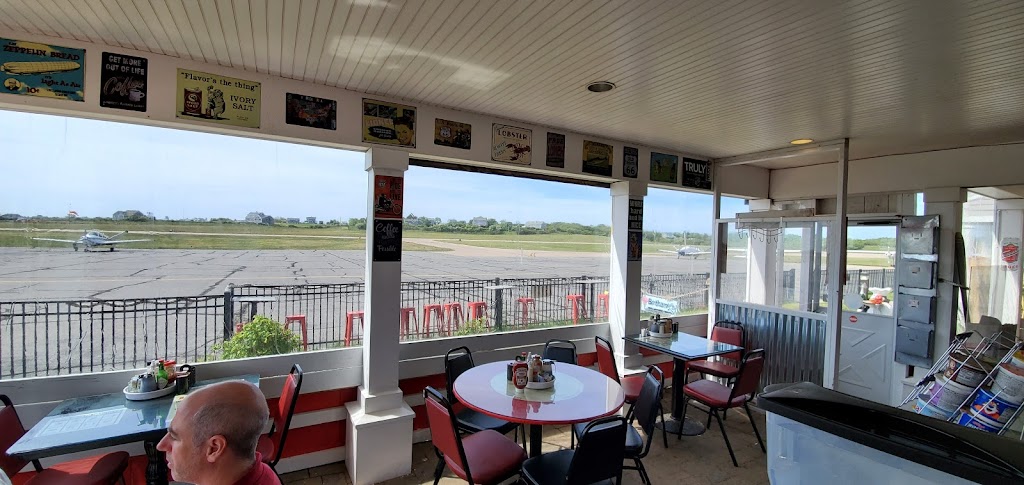 Bethanys Airport Diner | restaurant | 4 Center Rd, New Shoreham, RI 02807, USA | 4014663100 OR +1 401-466-3100
