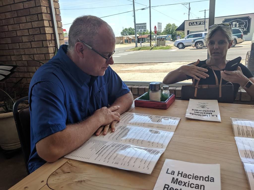 La Hacienda Mexican Restaurant | restaurant | 130 S Hill St, Tatum, TX 75691, USA | 9039472666 OR +1 903-947-2666