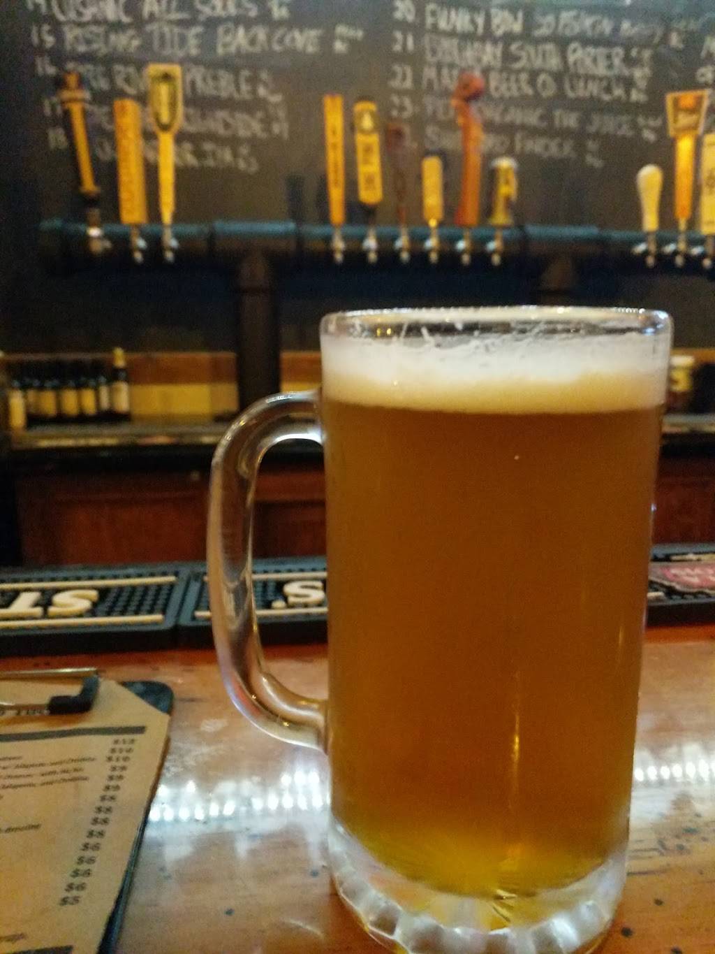 Tucks Ale House | restaurant | 160 Main St, Farmington, ME 04938, USA | 2078602666 OR +1 207-860-2666