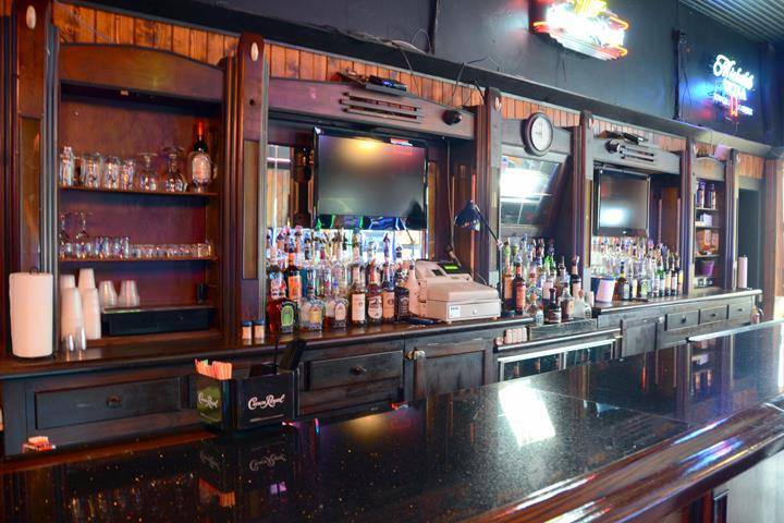 The Burg | restaurant | 105 W Washington St, Edinburg, IL 62531, USA | 2176234056 OR +1 217-623-4056