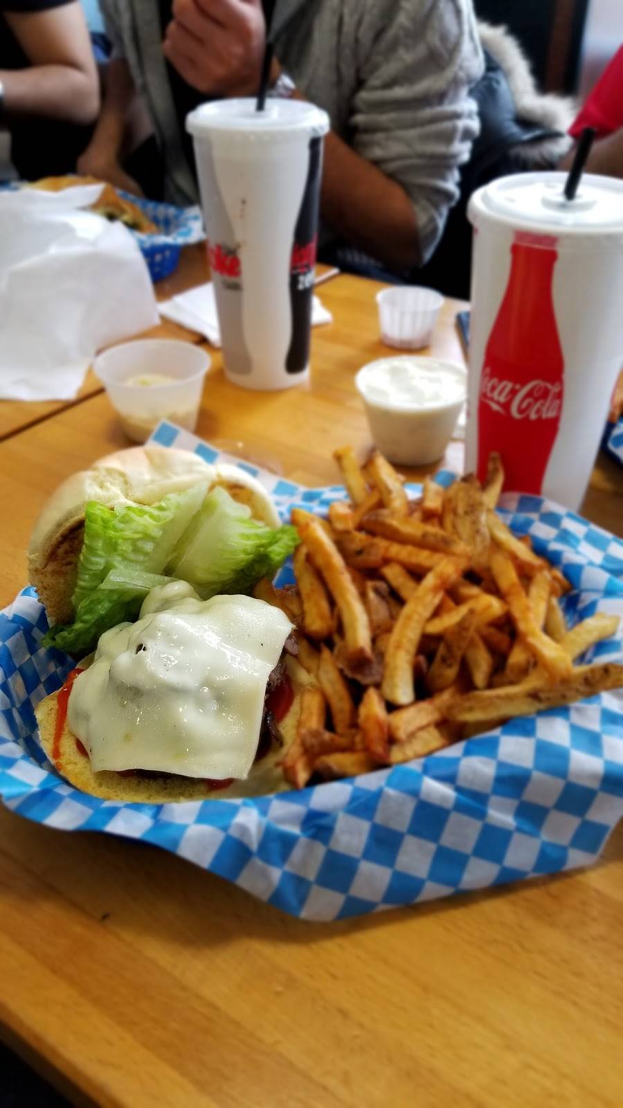 Reggies Hot Grill | meal takeaway | 89 Hunter St E, Peterborough, ON K9H 1G4, Canada | 7058741471 OR +1 705-874-1471