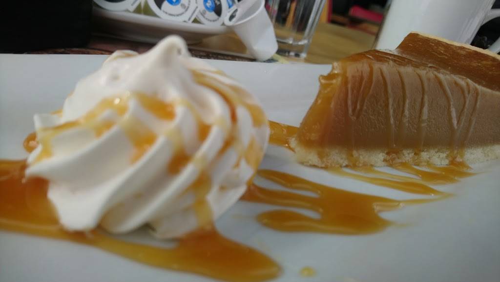 Mikes | restaurant | 880 Rue Beaulac, Saint-Laurent, QC H4R 2X7, Canada | 5143319655 OR +1 514-331-9655