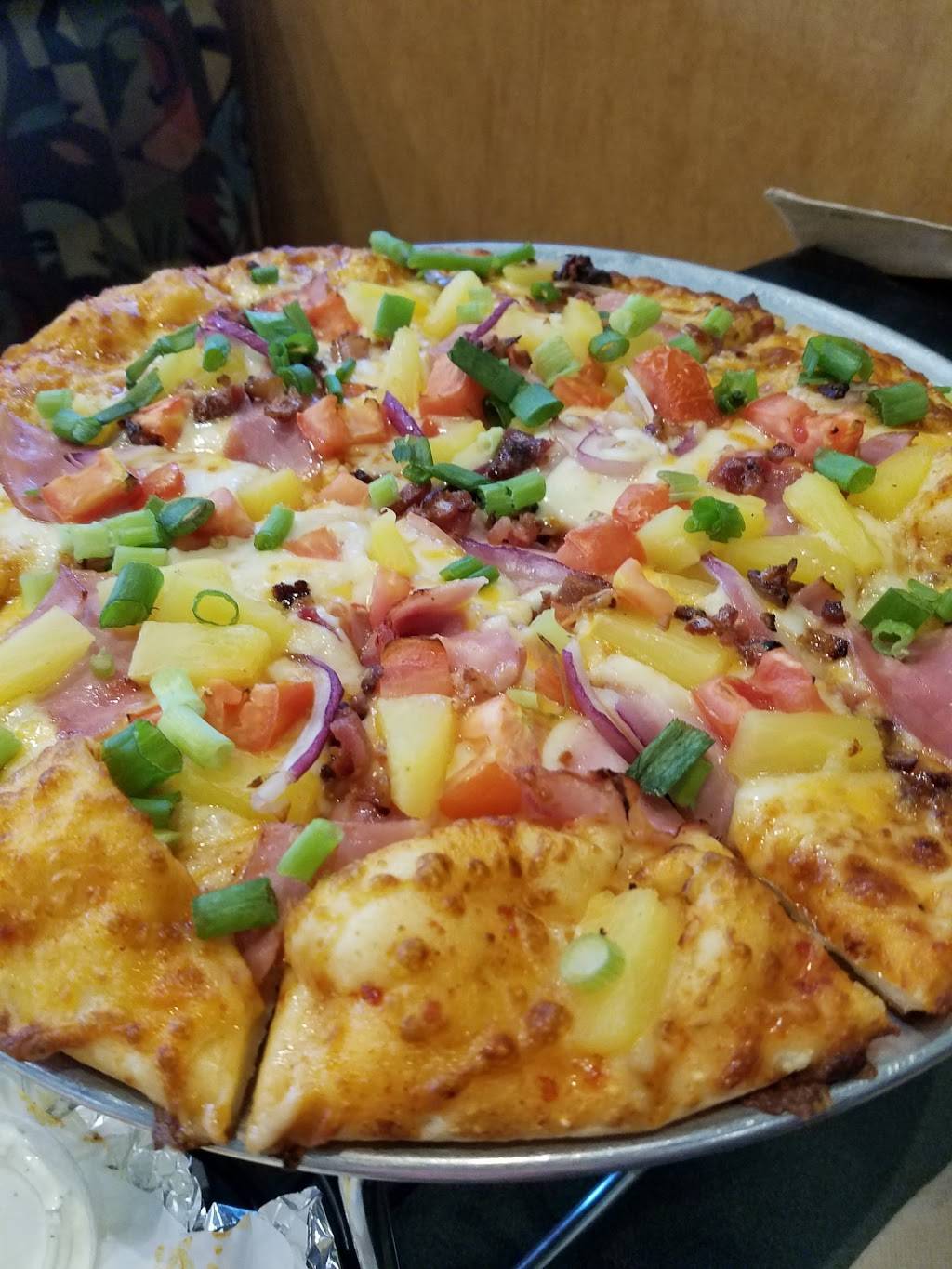 Round Table Pizza | meal delivery | 1728 W Olive Ave, Merced, CA 95348, USA | 2093832999 OR +1 209-383-2999