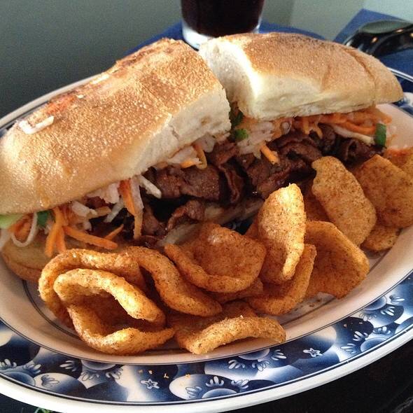 DaLat Vietnamese Restaurant and Bar | restaurant | 2537 N Fitzhugh Ave, Dallas, TX 75204, USA | 2148273200 OR +1 214-827-3200