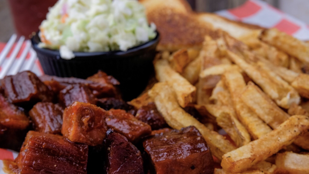 Arts BBQ & Burgers | restaurant | 8203 Rogers Ave, Fort Smith, AR 72903, USA | 4794522550 OR +1 479-452-2550