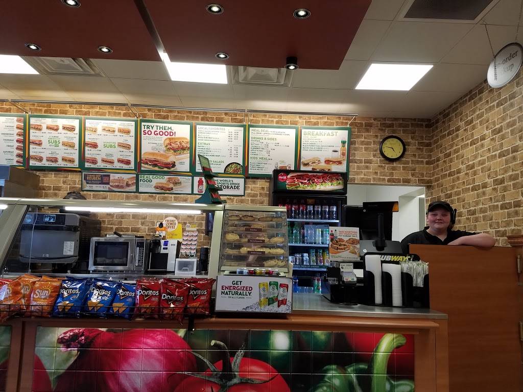 Subway Restaurants | restaurant | 746 Munson Ave, Traverse City, MI 49686, USA | 2319461591 OR +1 231-946-1591