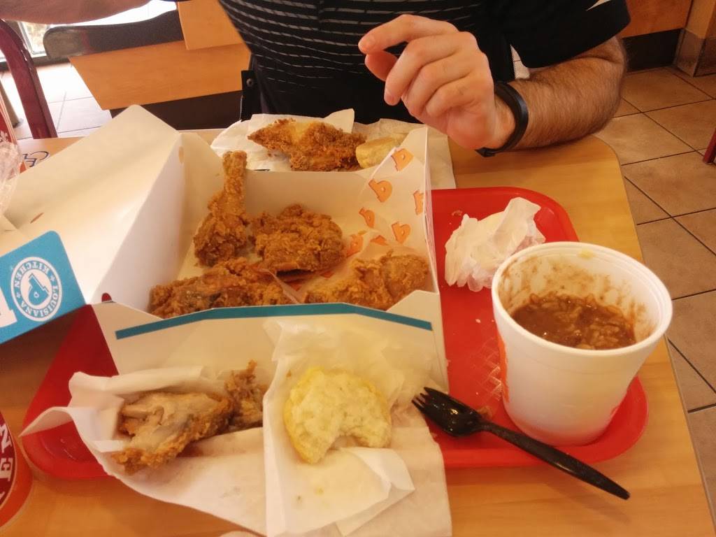 Popeyes Louisiana Kitchen | restaurant | 4232 W Central Ave, Wichita, KS 67212, USA | 3164404580 OR +1 316-440-4580