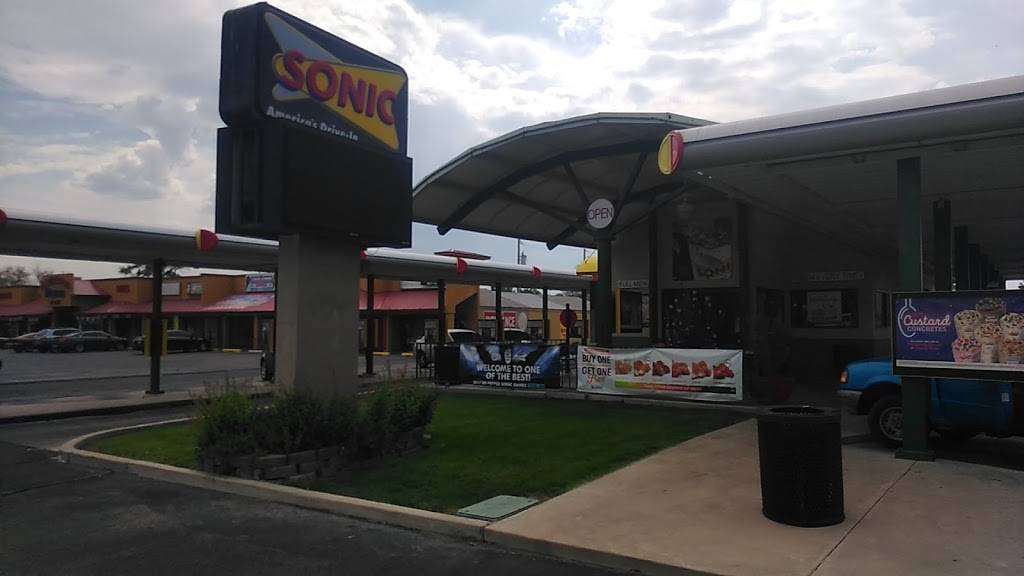 Sonic Drive-In | restaurant | 2703 Isleta Blvd SW, Albuquerque, NM 87105, USA | 5058731213 OR +1 505-873-1213
