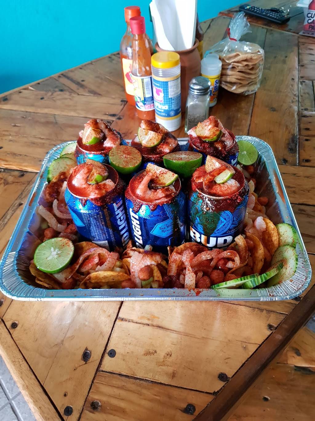 Los Tarros. Clamatos Y Botanas | restaurant | 22710, Guerrero 529, Constitución (Ampl. Constitución), 22710 Rosarito, B.C., Mexico | 016643587903 OR +52 664 358 7903