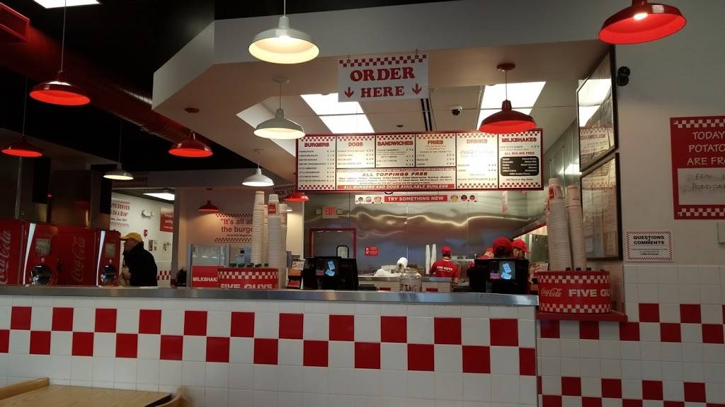 Five Guys | meal takeaway | 660 Merrill Rd, Pittsfield, MA 01201, USA | 4134995900 OR +1 413-499-5900