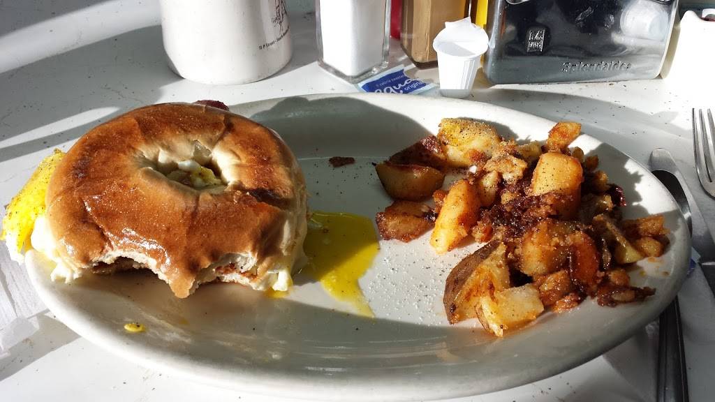 Galley Diner | meal takeaway | 11 P St, South Boston, MA 02127, USA | 6174641024 OR +1 617-464-1024