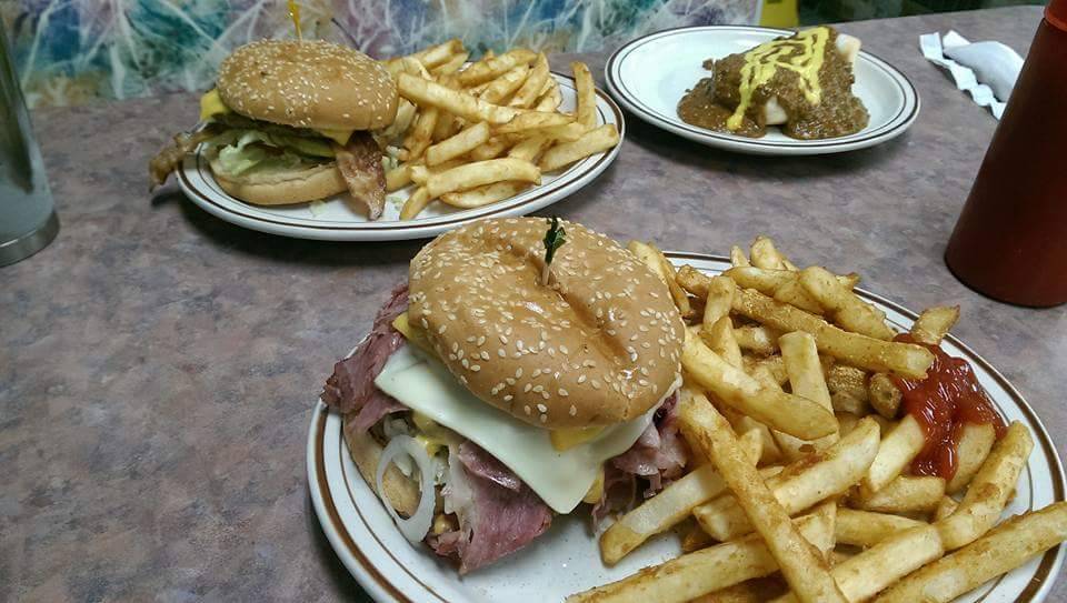 Hilltop Coney Diner | restaurant | 3783 S Van Dyke Rd, Marlette, MI 48453, USA | 9896357870 OR +1 989-635-7870