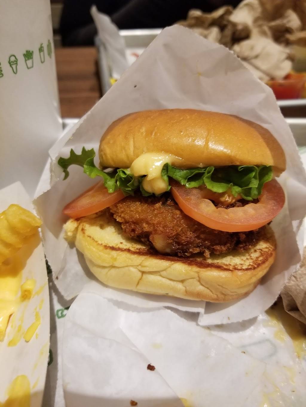 Shake Shack | restaurant | 60 N Euclid Ave, St. Louis, MO 63108, USA | 3146275518 OR +1 314-627-5518