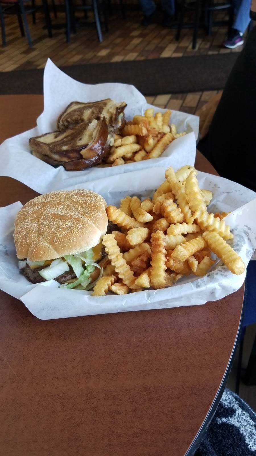 R J Munchies | restaurant | 8417 W 79th St, Justice, IL 60458, USA | 7084960222 OR +1 708-496-0222