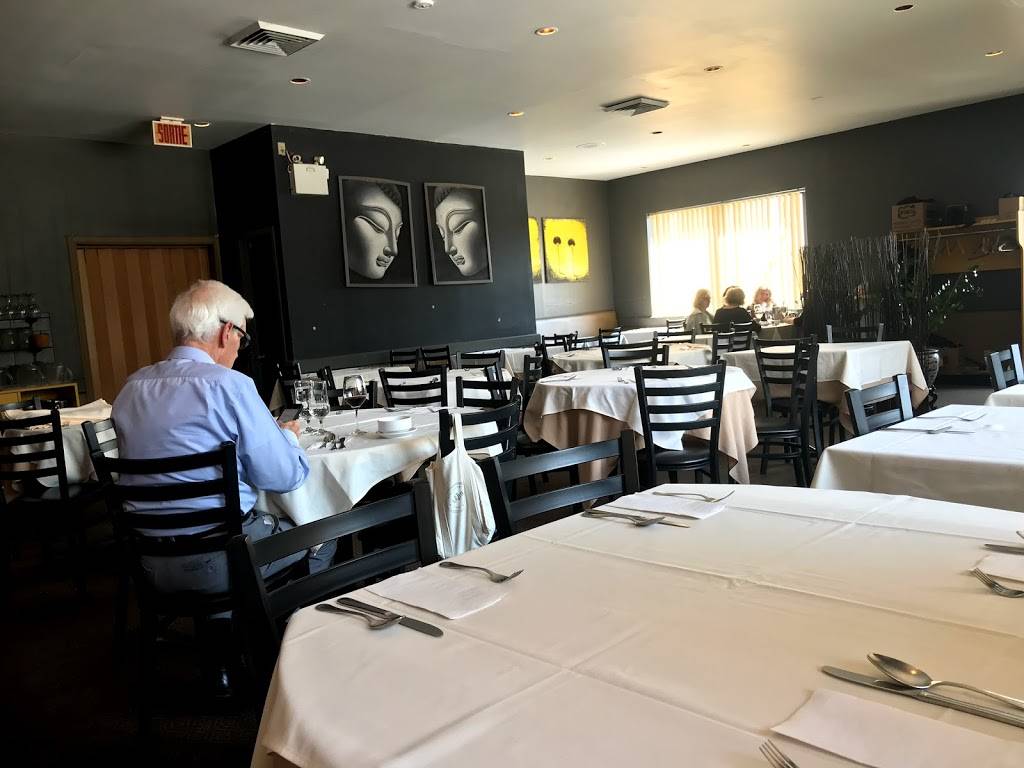 Restaurant Mr. Spicy | restaurant | 1701 Boulevard des Sources, Pointe-Claire, QC H9R 5A2, Canada | 5146360660 OR +1 514-636-0660