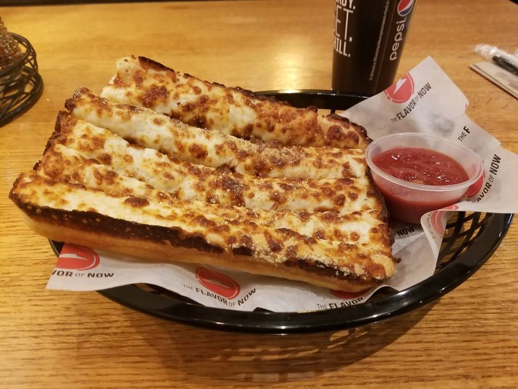 Pizza Hut | restaurant | 660 Merrill Rd, Pittsfield, MA 01201, USA | 4134999891 OR +1 413-499-9891